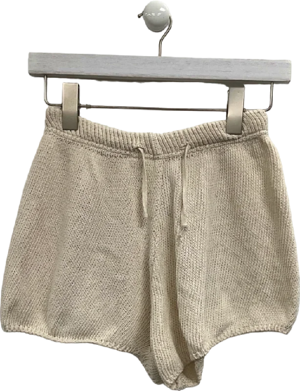 Velvet shorts – Luxurious, soft shorts made from velvet material, often worn for more festive or evening occasions.Sisters + Seekers Cream Knit Shorts UK XS