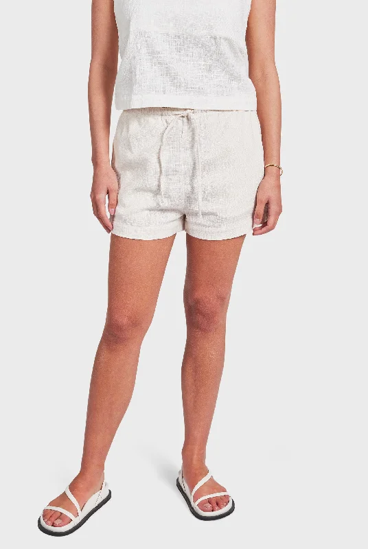 Paperbag waist shorts – Shorts with a gathered, elastic waist and often a belt, creating a relaxed and stylish fit.Jose Short