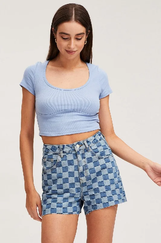 Pleated shorts – Shorts with pleats at the waist for extra volume or texture, creating a more sophisticated appearance.Print Relaxed Denim Shorts High Rise