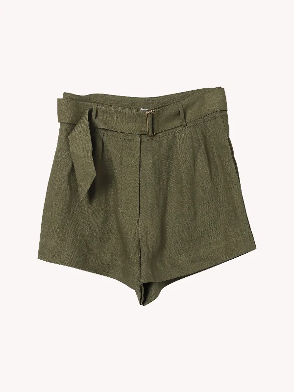 Button-front shorts – Shorts with a button-up closure at the front for a chic, stylish detail.ZINNA SHORT