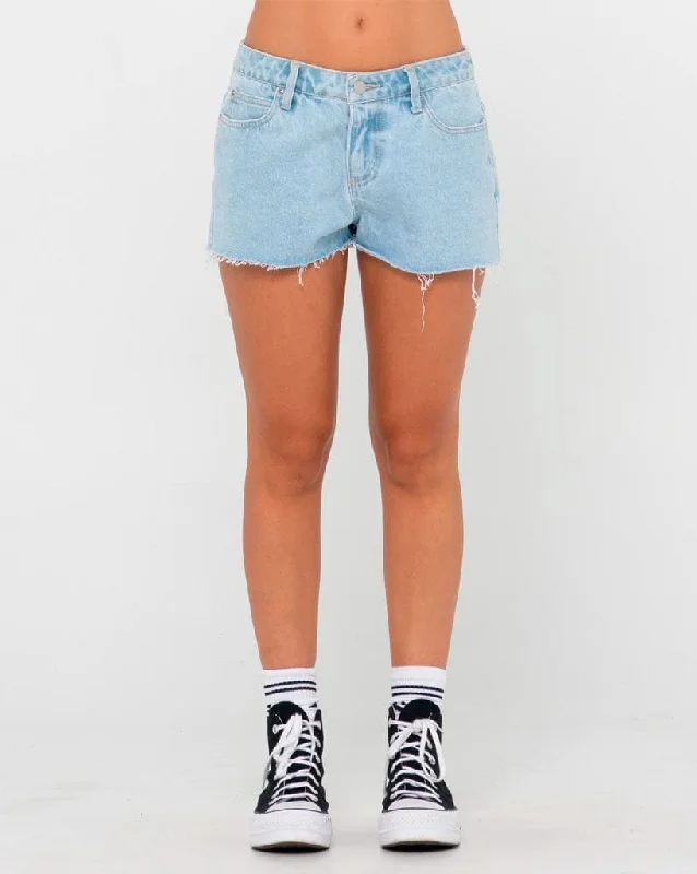 High-waisted shorts – Shorts that sit above the natural waistline for a flattering, elongating look.Malta Low Rise Denim Short