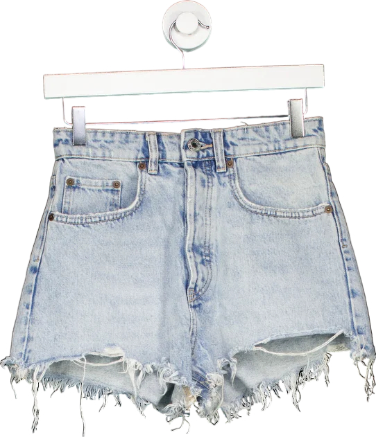 Boyfriend shorts – Relaxed, loose-fit shorts with a slightly longer inseam, often rolled up at the hem for a casual appearance.Zara Light Blue High-Waisted Denim Shorts UK 8