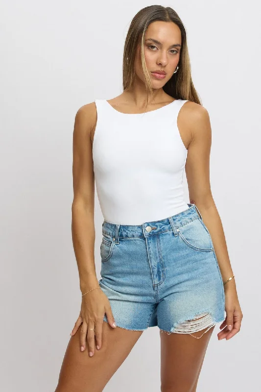 Sporty shorts – Shorts designed for athletic or casual wear, often with drawstrings and made from breathable fabrics.Denim Mom Short High rise