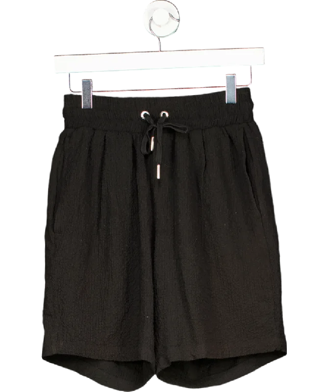 Bermuda shorts – Knee-length shorts that offer a more conservative and comfortable fit.maniere de voir Black Drawstring Crinkle Shorts UK S