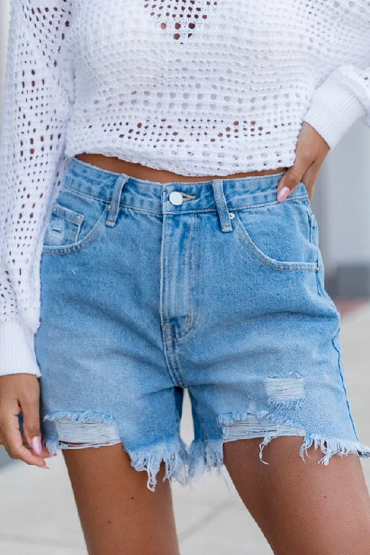 Boyfriend shorts – Relaxed, loose-fit shorts with a slightly longer inseam, often rolled up at the hem for a casual appearance.Classic Medium Distressed High Waisted Shorts