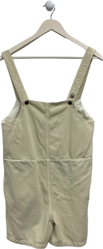 Seamless shorts – Shorts with minimal or no visible seams for a smooth, sleek look.Balzac Beige Linen Dungaree Shorts UK 8