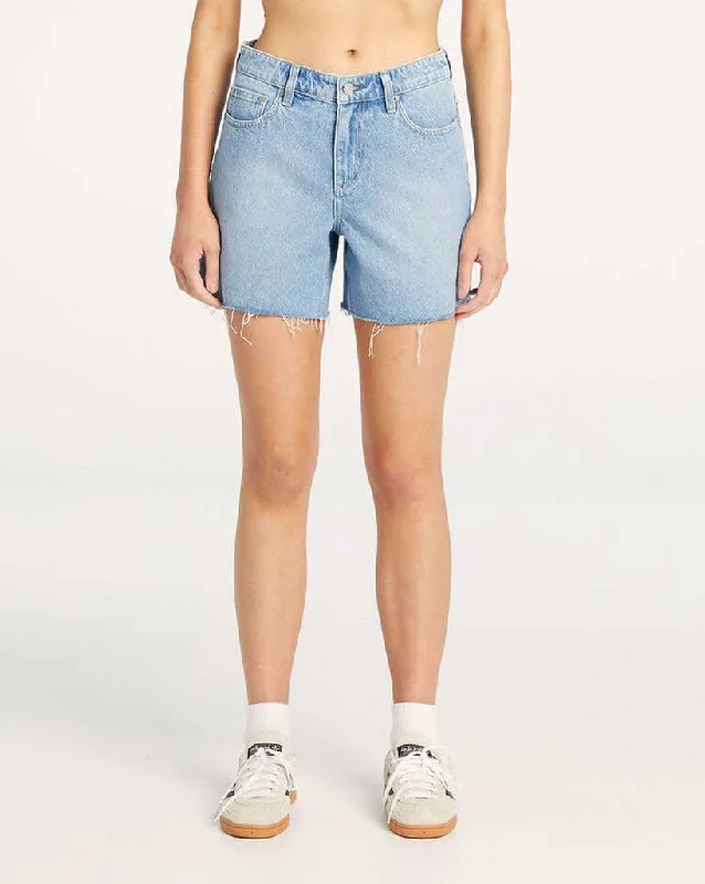 Ripped shorts – Denim or other fabric shorts with intentional tears or distressing for a rugged, trendy look.90's MidStraight Short - Soho Fade