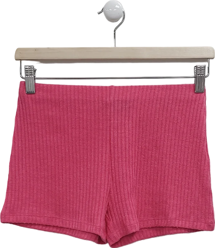 Boyfriend shorts – Relaxed, loose-fit shorts with a slightly longer inseam, often rolled up at the hem for a casual appearance.White Fox Pink Stretch Booty Shorts UK S