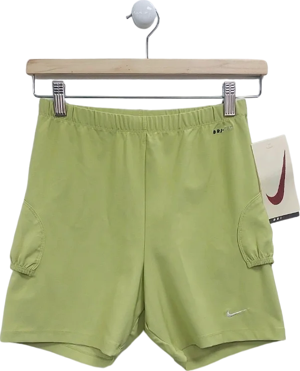 Tailored shorts – Well-fitted, structured shorts, often more formal or polished for work or events.Nike Green Dri-FIT Shorts UK L