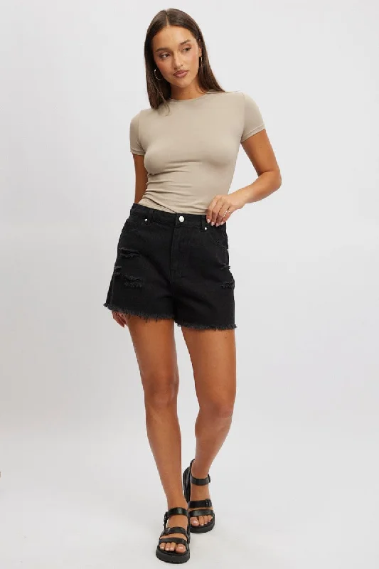 Bermuda shorts – Knee-length shorts that offer a more conservative and comfortable fit.Black Relaxed Short High Rise