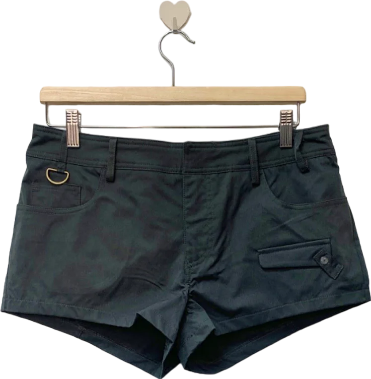 Denim shorts – Shorts made from denim fabric, often associated with a casual, summery vibe.PrettyLittleThing Green Shorts UK 10