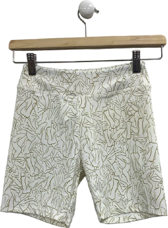 Paperbag waist shorts – Shorts with a gathered, elastic waist and often a belt, creating a relaxed and stylish fit.Sefi White Patterned Shorts UK XS