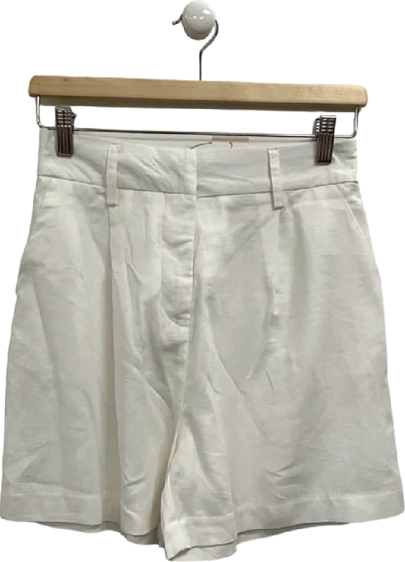 Culottes – Wide-legged, knee-length or mid-calf shorts that resemble a skirt but are more comfortable and practical.New Look White Shorts UK 8