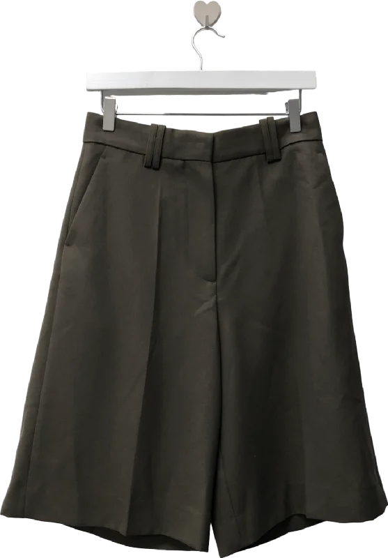 Bermuda shorts – Knee-length shorts that offer a more conservative and comfortable fit.Arket Green Tailored Shorts One Size