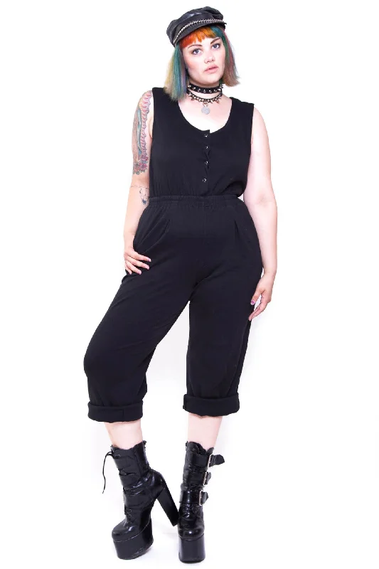 High-waisted trousers – Trousers that sit above the waistline for a flattering, elongating look.SOLD!