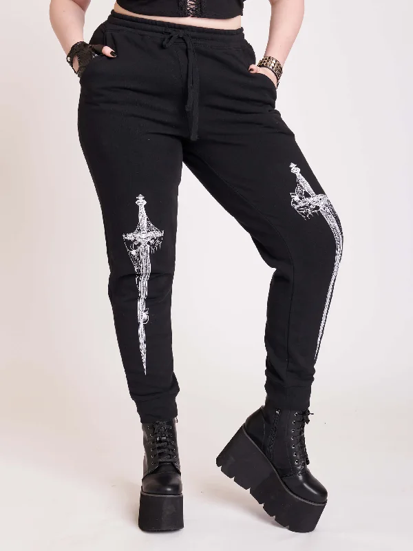 Straight-leg trousers – Trousers with a consistent width from hip to ankle, not tapered or flared.Dagger sword Jogger