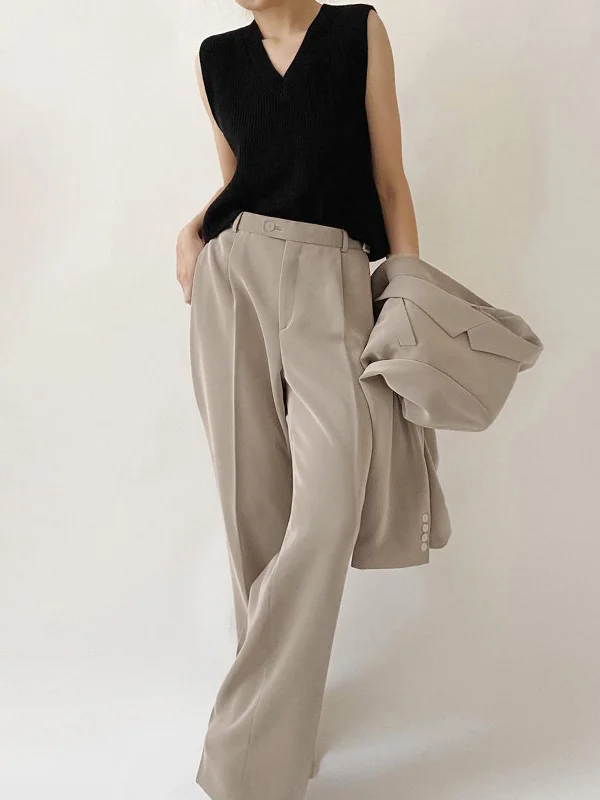 Wide-leg trousers – Trousers with a loose, flared fit from the hips down to the ankles.BerryBetty - East Coast Soul Wide Leg Pants