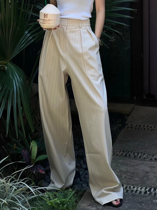 Elastic waist trousers – Trousers with an elasticated waistband for a more comfortable, stretchy fit.BerryBetty - Effortless Pinstripe Pleated Wide Leg Dress Pants