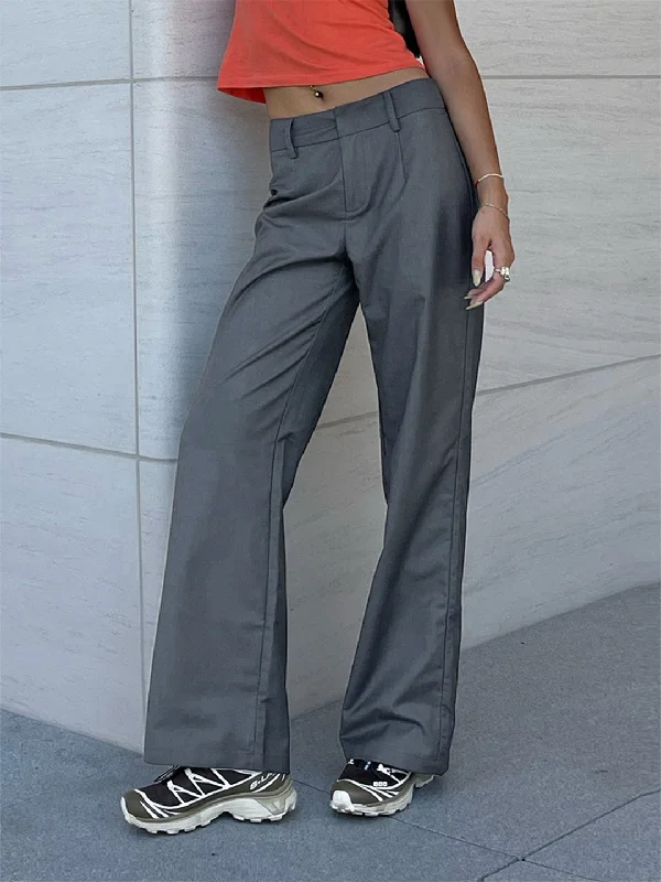 Linen trousers – Lightweight, breathable trousers made from linen fabric, perfect for warmer weather.BerryBetty - Silver Lining Loose Trousers