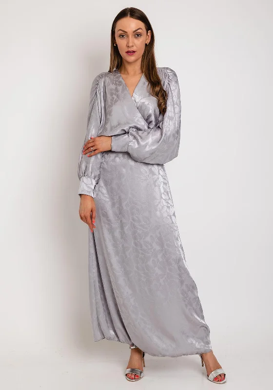 Sundress – Light, sleeveless dress typically worn in warm weather, often made from cotton or linen.The Sofia Collection Leaf Print Satin Batwing Maxi Dress, Silver