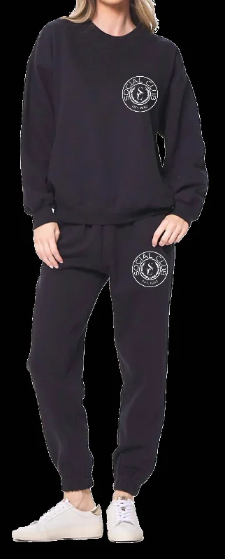 Wide-waistband trousers – Trousers with a thick waistband, often providing a more structured or comfortable fit.Social Club Jogger In Black