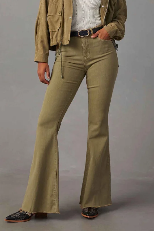 Tapered trousers – Trousers that narrow toward the ankle, creating a more fitted, streamlined look.BerryBetty - Vintage Mid Rise Flared Jeans