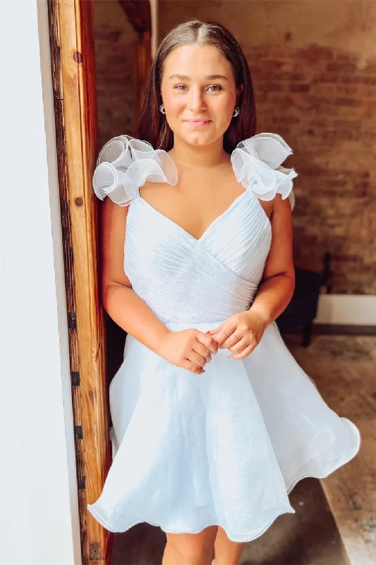 Cocktail dress – Dress typically worn for semi-formal events, often knee-length or slightly above.White Surplice Ruffles Straps Tulle Homecoming Dress