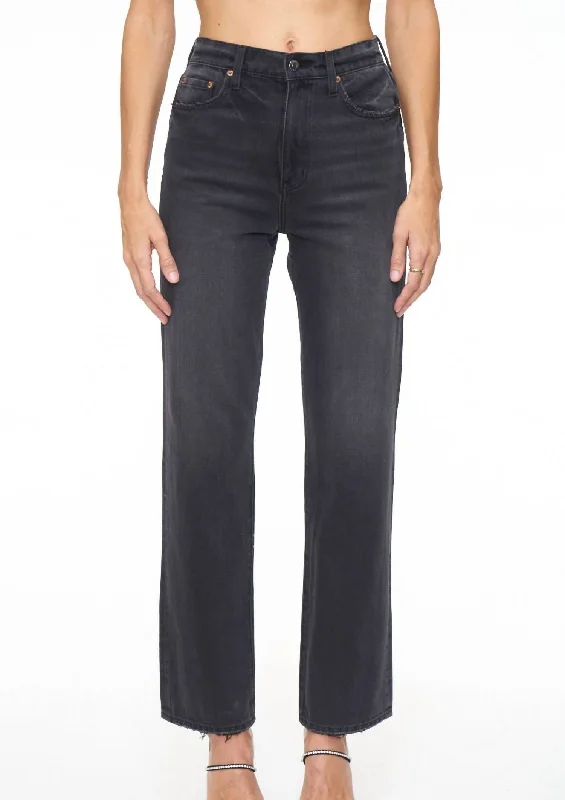 Wide-leg trousers – Trousers with a loose, flared fit from the hips down to the ankles.Women's Super High Rise Straight In Black