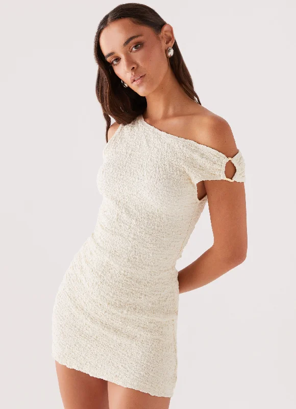 Cargo skirt – Skirt with utility-style pockets, similar to cargo pants.Farah Off Shoulder Mini Dress - White