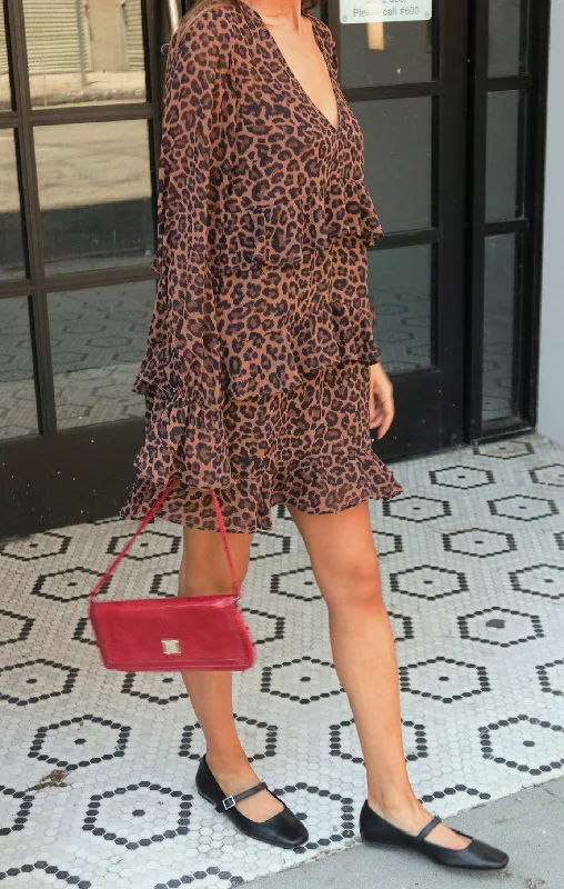 High-waisted skirt – Skirt that sits above the natural waistline, creating a flattering silhouette.Fleetwood Mini Dress ~ Leopard Latte