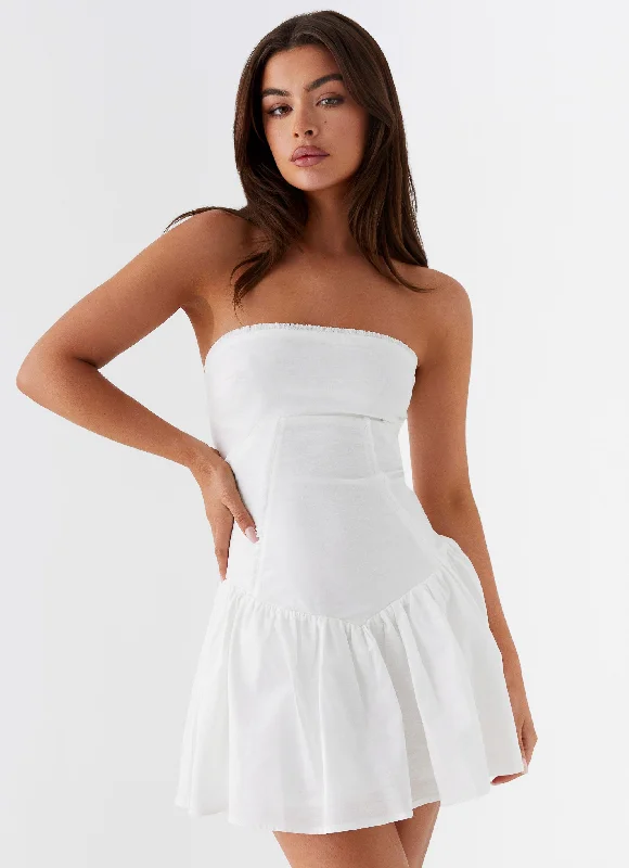 Skater skirt – Flared skirt that is fitted at the waist and flares out, resembling the shape of a skating skirt.Larnie Linen Mini Dress - White