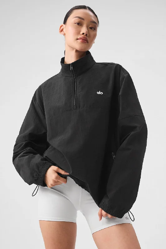 Puffer – Quilted jacket with insulation, often filled with down or synthetic materialLightweight Takeaway Track Pullover - Black