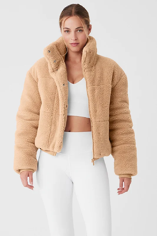 Herringbone – A distinct V-shaped woven patternSherpa Snow Angel Puffer - Camel