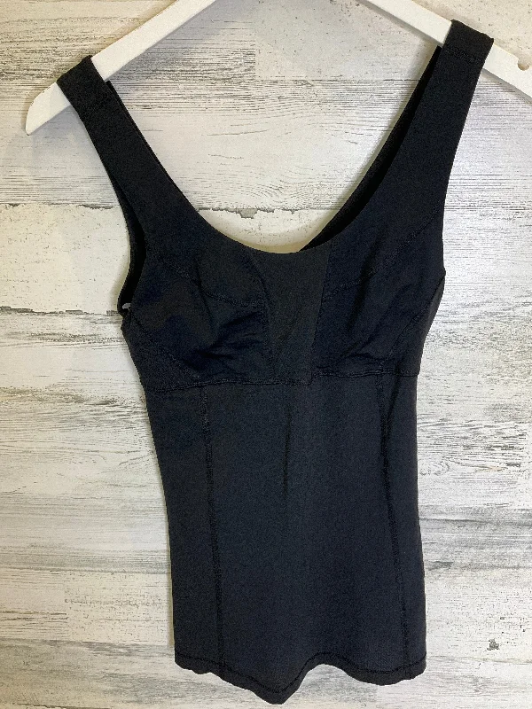 Utility vest – Practical vest with multiple pockets, often made of durable fabricBlack Athletic Tank Top Lululemon, Size 4