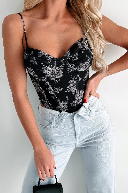 Utility vest – Practical vest with multiple pockets, often made of durable fabricFriday Feels Floral Mesh Corset Top (Black)