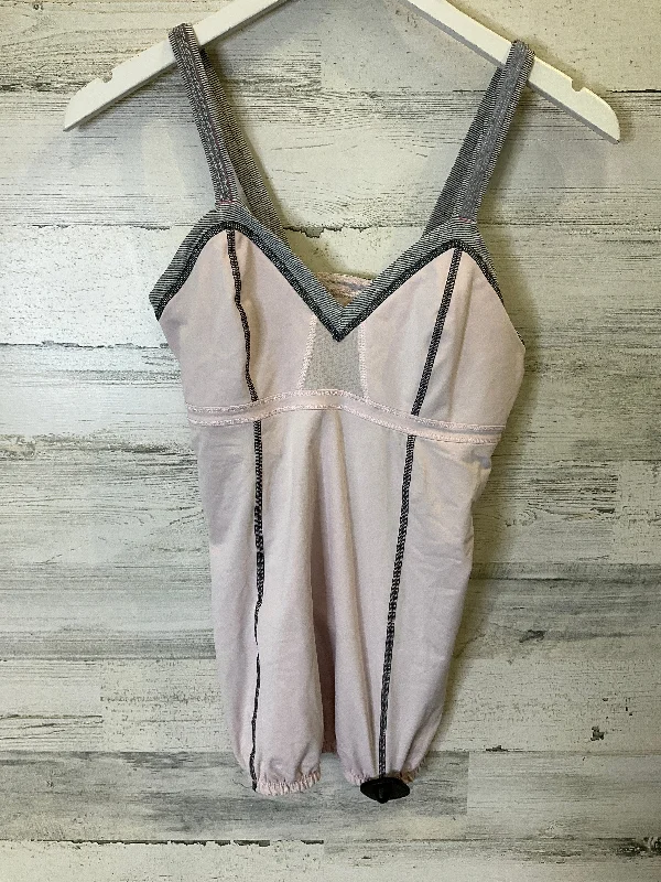 Peplum vest – Vest with a flared, ruffled bottom for a feminine silhouettePink Athletic Tank Top Lululemon, Size 8