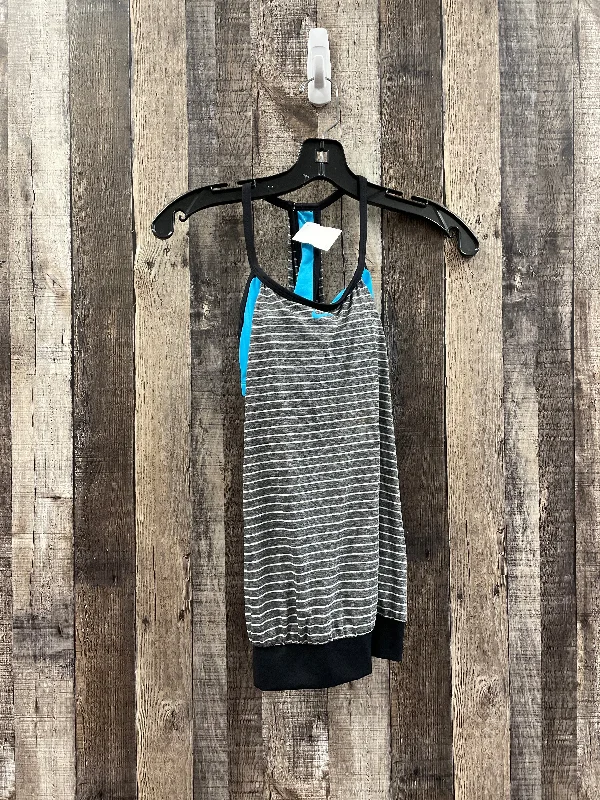 V-neck vest – Vest with a V-shaped neckline for a flattering fitStriped Pattern Athletic Tank Top Nike, Size S