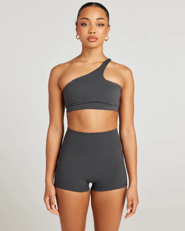 Adjustable straps sports bra – Sports bra with straps that can be adjusted for a personalized fit and comfort.Aura Flow Bra - Charcoal