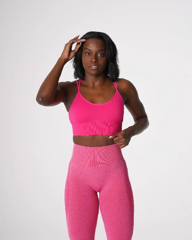 Back-closure sports bra – Sports bra with a hook-and-eye closure at the back for adjustable fit and ease of wear.Fuchsia Flourish Seamless Bra