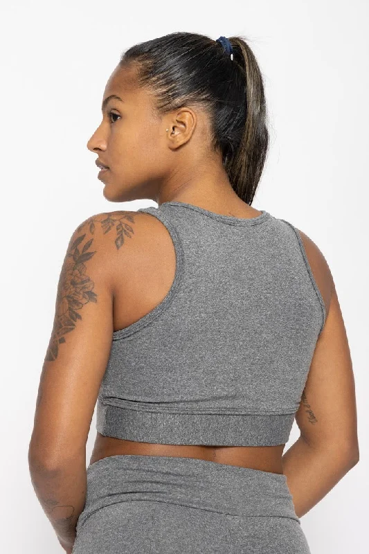 Adjustable straps sports bra – Sports bra with straps that can be adjusted for a personalized fit and comfort.Gavea Top, Mixed Gray, Supplex