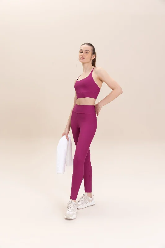 Breathable sports bra – Sports bra made from lightweight, moisture-wicking fabrics to keep the body cool and dry.LIVE! Hydefit® Adaptiv Sports Bra