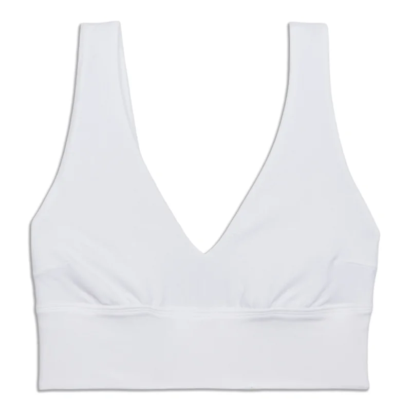 Medium-impact sports bra – Suitable for moderate-intensity activities like cycling or strength training, offering balanced support.lululemon Align™ V-Neck Bra - Resale