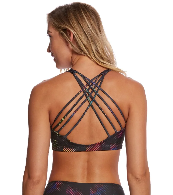 V-neck sports bra – Sports bra with a V-shaped neckline for a flattering and comfortable fit.Onzie Chic Yoga Sports Bra Stained Glass