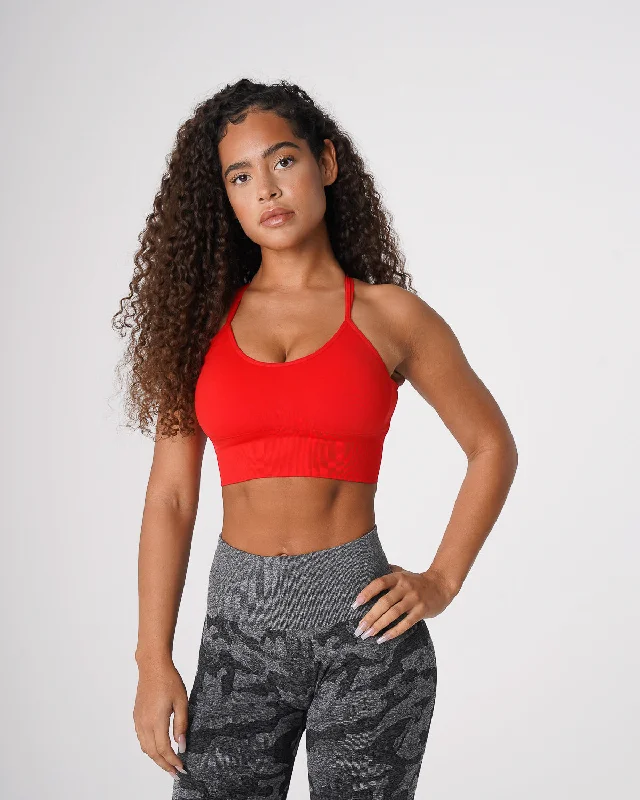 Crossover sports bra – Sports bra with a crossed strap design at the back, offering a stylish and supportive fit.Scarlet Flourish Seamless Bra