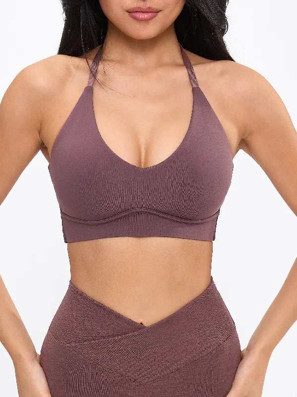 Wireless sports bra – Sports bra without underwire, offering more comfort and flexibility for a wide range of activities.Sultry Sports Bra - Mocha Berry