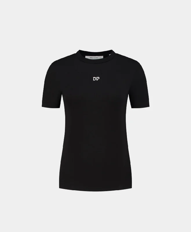 Tunic – Longer T-shirt, often reaching the hips or thighs, worn as a tunic topBlack Unit Fitted T-Shirt