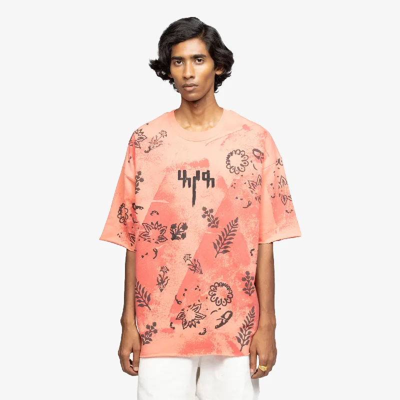 V-neck – V-shaped neckline for a more flattering lookF A R A K | CORAL BLOCK PRINTED T-SHIRT { PINK/PINK