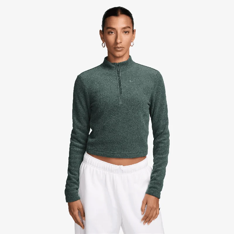 Boxy – Loose, straight cut with no shapingNIKE | WMN'S SLIM LONG-SLEEVE COZY FLEECE 1/2-ZIP TOP { VINTAGE GREEN/BICOASTAL