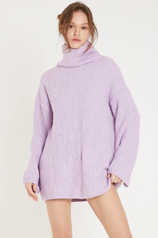 Pullover – Sweater without buttons or zippers, worn over the headSerena Turtleneck Oversized Sweater