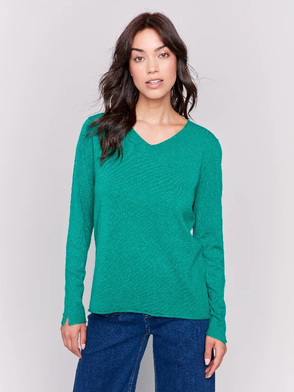 Cotton blend – Mix of cotton and synthetic fibers for comfortBasic V-Neck Sweater - Forest